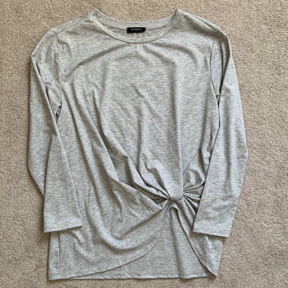 Gray lightweight knotted top size large